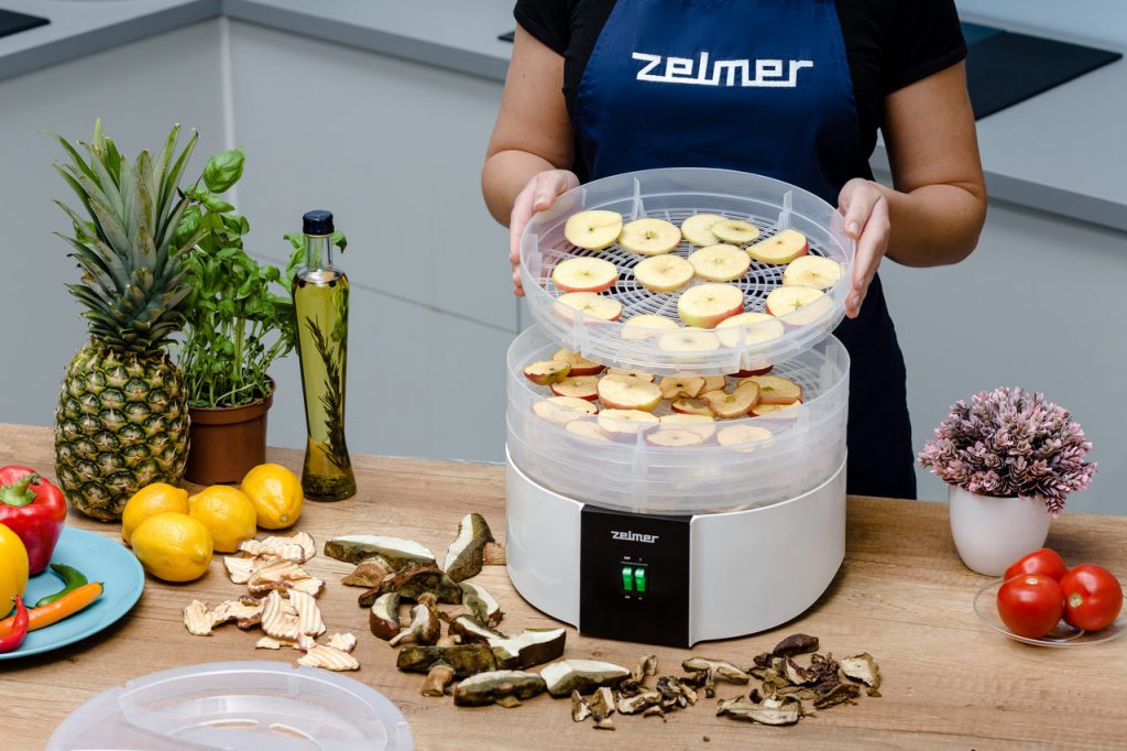 Suszone owoce przygotowane w suszarce spożywczej