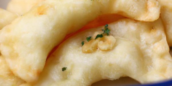 Doskonałe pierogi ze szpinakiem i serem feta – przepis!