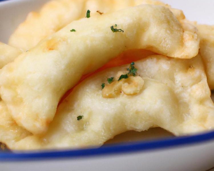 Doskonałe pierogi ze szpinakiem i serem feta – przepis!